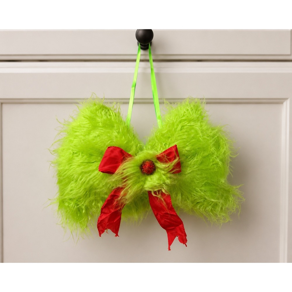 Green Faux‎ Fur Grinch Christmas Bow Red Accent Holiday Wall Decor Wreath